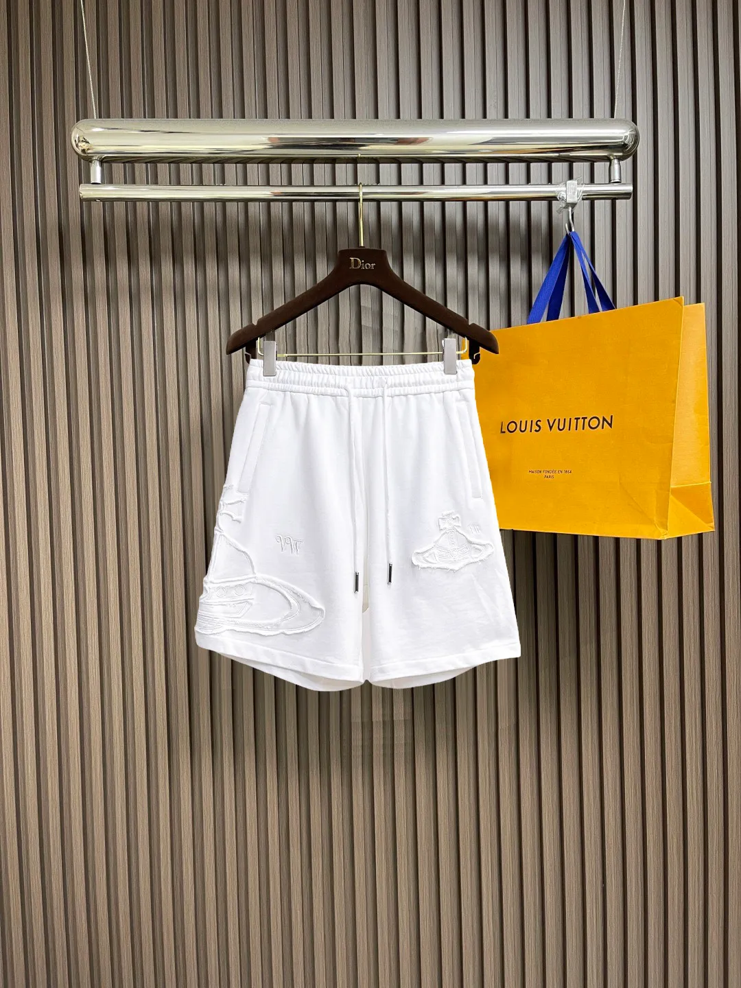 The Queen Mother's three-standard complete 2025 summer New Arrival men's casual shorts, advanced custom-made Breathable fabric, Breathable fabric, extremely stretchy and comfortable, impeccable details, top-grade accessories, original logo design concept, delicate and soft feel! The upper body fit is awesome! Size: M-XXXL Please state your height and weight when ordering